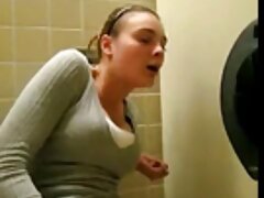 Dos bellezas de buenas tetas saben montar una polla