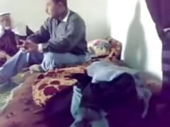 Negra deportista grita mientras es perforada por una polla blanca