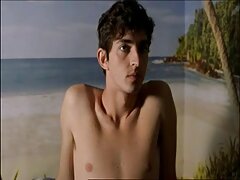 MILF rubia tetona se ensucia con un joven semental porno