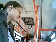 Pequeña rubia de tetas pequeñas follada al aire libre