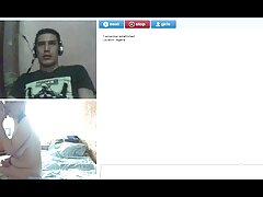 Después de lamerle el culo y el coño se la va a follar