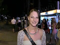 Chicas porno deportivas Capri Cavanni y Scarlet Red compartiendo una polla