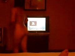 Estrella porno de ébano Tori Taylor es embestida por un chico blanco musculoso