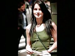 Nena de pelo oscuro con grandes tetas Ada Sanchez montando un pene