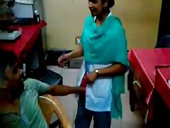 Chica pelirroja disfruta del sabor de la polla antes de ser follada