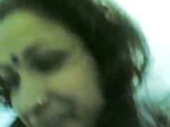Dulce adolescente exhibicionista adora tener sexo en la naturaleza