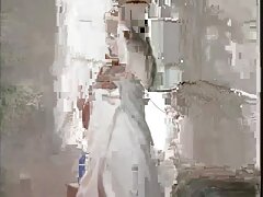 Animadora de ébano toma con fuerza la gran polla blanca de un viejo