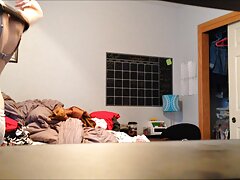 Joven amigo satisface tetona madura en espaciosa sala de estar