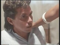 Hijo de puta destruye la garganta de la adolescente haciendo que se llene el recipiente con saliva