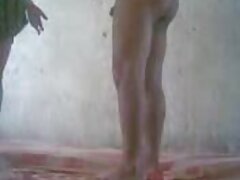 Chica y hombre obedientes se volvieron al dormitorio para follar suavemente