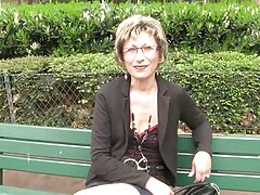 MILF esbelta está enamorada de su virilidad gruesa y larga