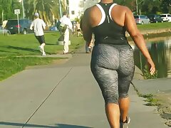 La morena culona tiene ganas de follar anal duro