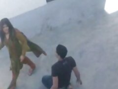 Hermanastro tiene una gran polla y la perra cachonda está ansiosa por montarla