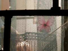 Pequeña adolescente se enseña a lamer el coño por lesbo granny