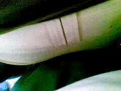 Adorable jovencita rubia necesita un masaje sexy en HD