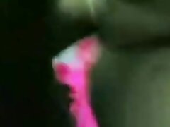 Encantadora chica con líneas de bronceado follada en un apretado coño afeitado