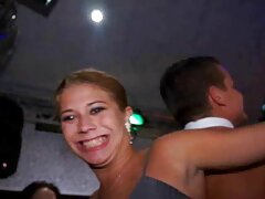 Rubia ingenua copula con dos chicos con la esperanza de conseguir el trabajo